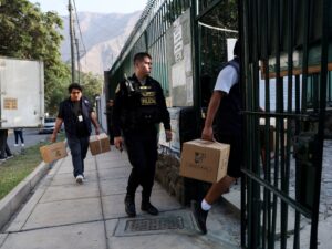 Perú vota por un nuevo presidente en medio de la incertidumbre tras diez años de crisis política