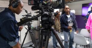 Issa Rae hizo el microdrama más grande de TikTok, «Screen Time». Así es como