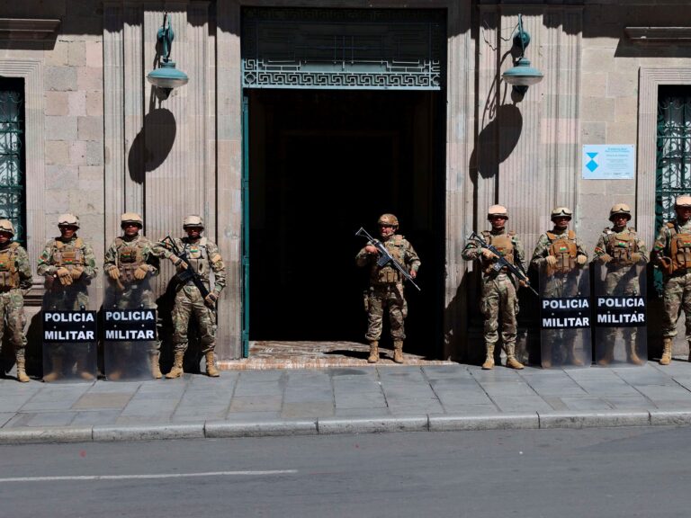 Para Estados Unidos, Bolivia se enfrenta a un intento de “golpe de Estado”