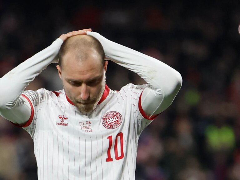 El danés Christian Eriksen se desploma durante el partido contra Ucrania