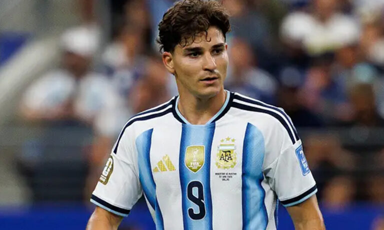 Julián Álvarez mostró fotos íntimas de su hijo de 5 meses en medio del Mundial