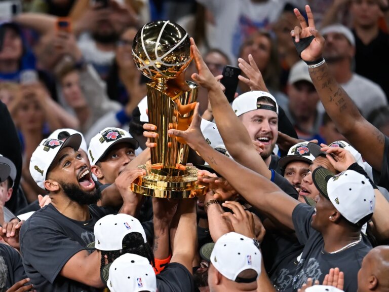 Los Knicks logran el primer título de la NBA en 53 años, mientras Brunson brilla contra los Spurs