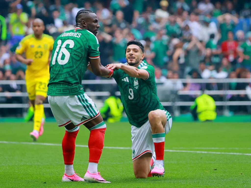 ¿Quiénes son Julián Quiñones y Raúl Jiménez, los goleadores del partido inaugural de México?