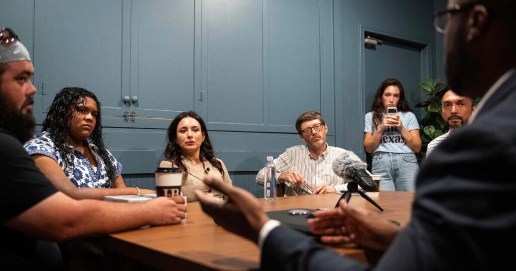 Los demócratas aprovechan la reacción contra los centros de datos de IA que está dividiendo a los republicanos rurales en lugares como Texas
