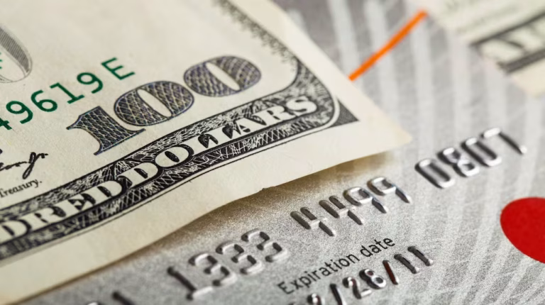 Dólar oficial y dólar tarjeta: banco por banco, a cuánto cotizan este martes 4 de agosto