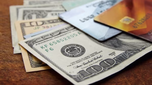 Dólar oficial y dólar tarjeta: banco por banco, a cuánto cotizan este jueves 6 de agosto