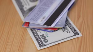 Dólar oficial y dólar tarjeta: banco por banco, a cuánto cotizan este lunes 3 de agosto