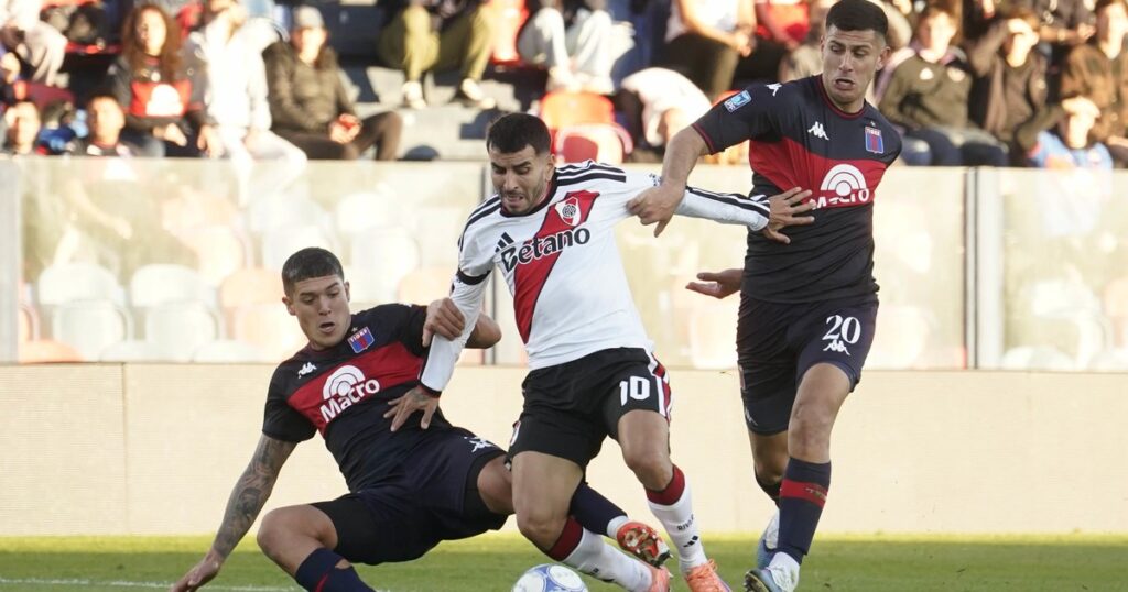 Gariano explicó por qué no cobró penal a Correa en River-Tigre