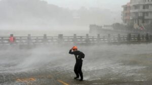 Tifón Dolphin toca tierra en China: evacuados y vuelos cancelados