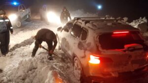 Familia varada por temporal de nieve en Neuquén: sin luz ni comida