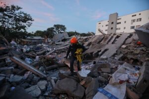 Terremoto en Colombia: ascienden a 287 los fallecidos y buscan sobrevivientes