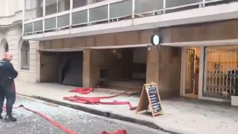 Fuerte explosión en el garage de un edificio de 13 pisos en Recoleta