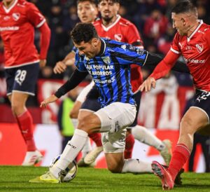 Atlético Tucumán goleó 4-0 a Independiente y lo eliminó de la Copa Argentina