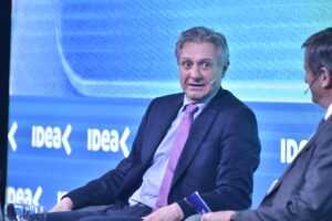 El Gobierno comprará 10 mil millones de dólares antes de las elecciones de 2027