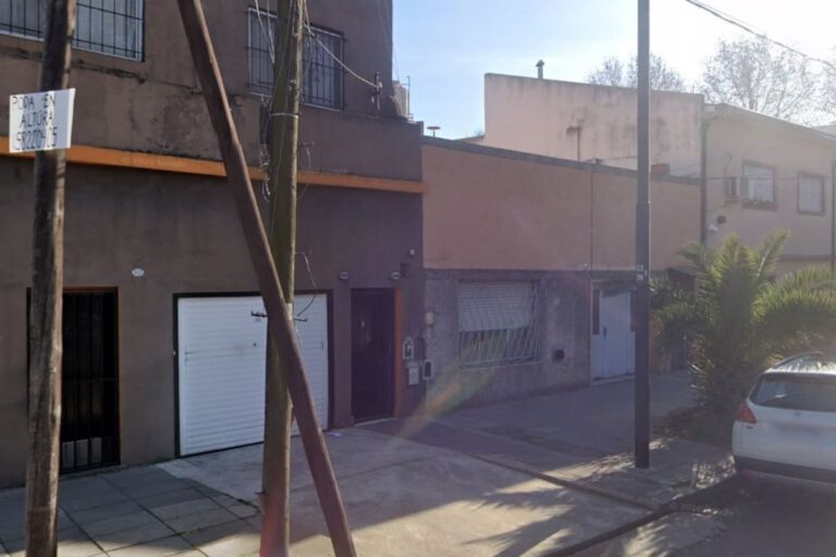Femicidio en Villa Devoto: un hombre mató a su esposa y escapó