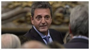 Massa busca centralidad en el peronismo con guiños de Cristina Kirchner