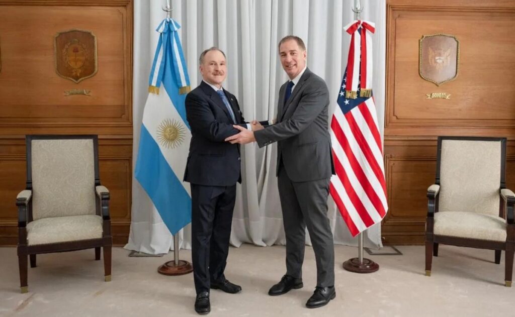 El embajador de EEUU pidió excluir a empresas chinas en proyectos estratégicos