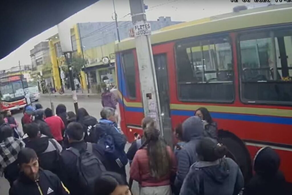 Murió una mujer atropellada por un colectivo en Moreno y el chofer fue imputado