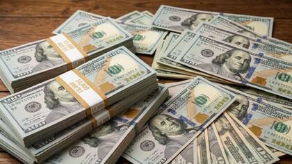 Dólar hoy, jueves 13 de agosto: a cuánto cotizan el oficial y el blue