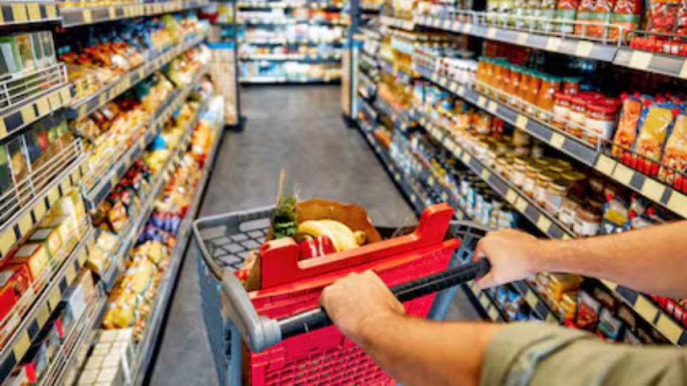 Canasta básica subió más que la inflación en julio: $1.564.716 para no ser pobre