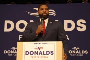 Byron Donalds: el republicano que lidera las encuestas para gobernador de Florida en 2026