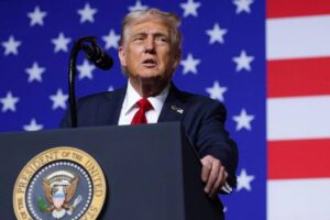 Trump dice que declarará al estrecho de Ormuz territorio de EE.UU.