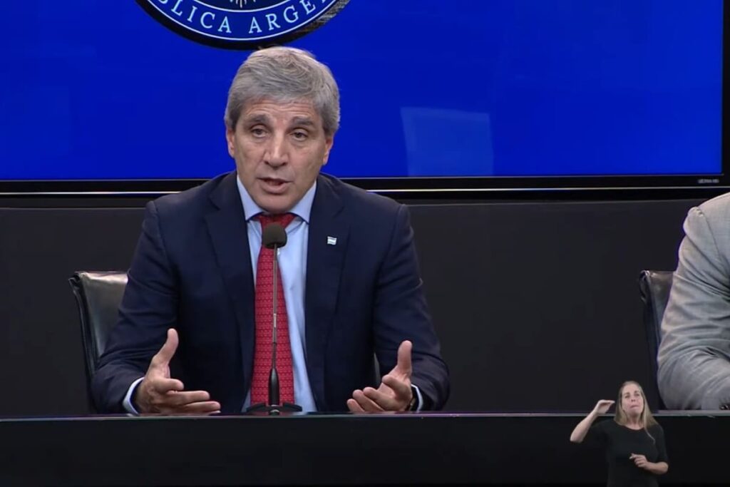 El Gobierno oficializó la flexibilización de préstamos en dólares para empresas