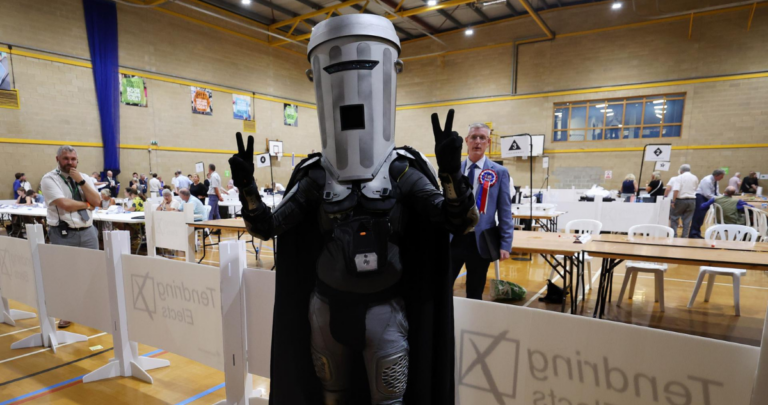 Farage ganó en Clacton, pero el Conde Binface le robó el show