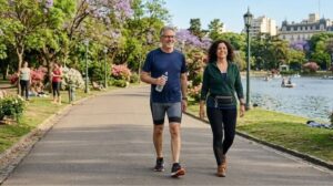 Caminata japonesa: qué es y por qué los médicos la recomiendan