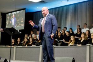 James Collins, candidato republicano en Florida: “No podemos permitir que el sueño americano se base en sobrevivir”