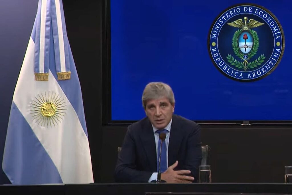 Conferencia de Luis Caputo: el Gobierno presenta medidas económicas