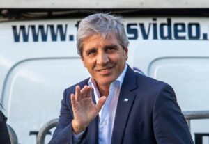Sturzenegger le respondió a la UIA y defendió el rumbo económico
