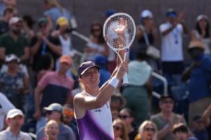 US Open: Iga Swiatek se enfrenta a Zheng Qinwen en octavos
