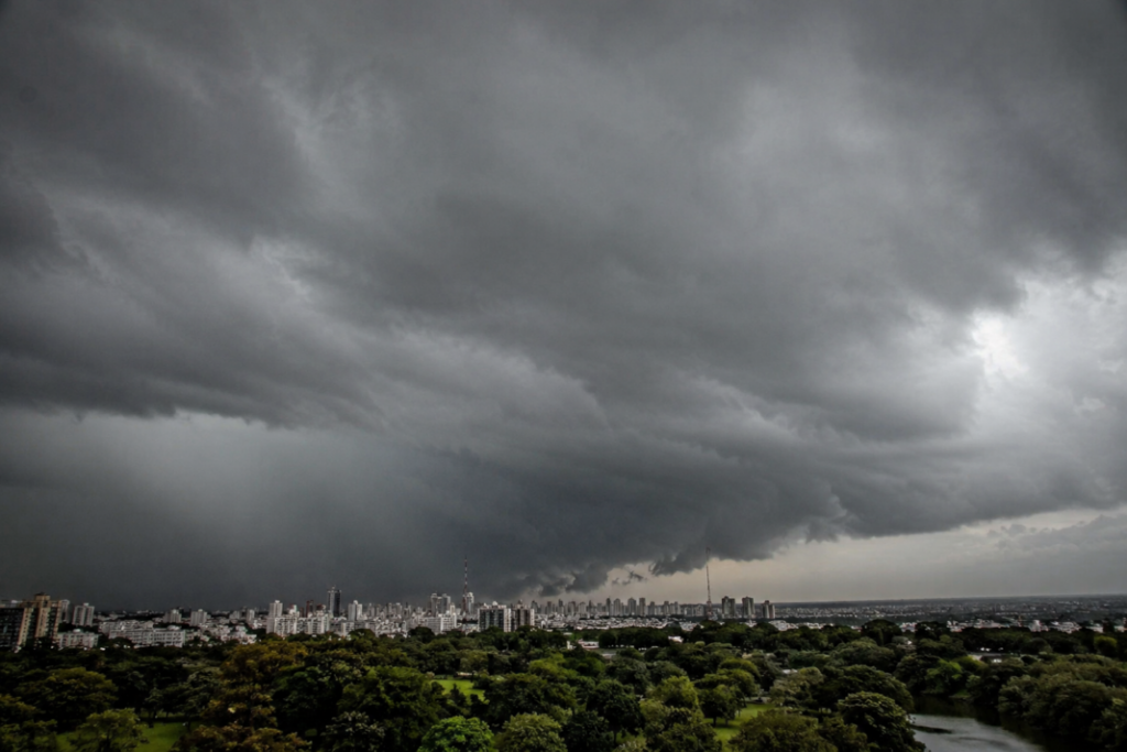 Alerta amarillo por tormentas en La Plata: cuándo llegan las lluvias