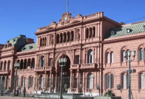 Casa Rosada: trasladaron en helicóptero a una policía