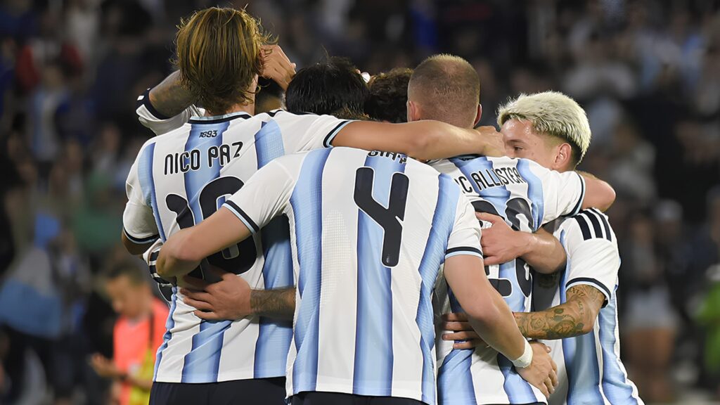 Argentina goleó 4-0 a Bolivia en Córdoba e inició la era post Messi