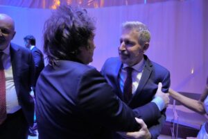 Tras el clima en París, buscan transformar gestos políticos en votos