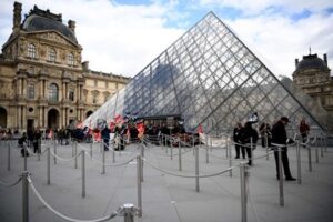 Tensión en Francia: bloquearon el Louvre y prometen más protestas